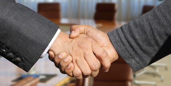 shaking-hands-gd9bc0b738_1920